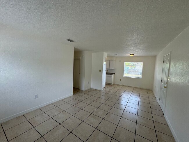 Foto del edificio - Beautiful 3 Bed Home in Orlando