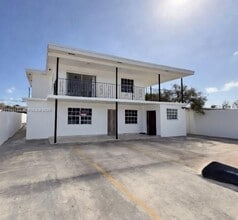 Building Photo - 958 E 21st St