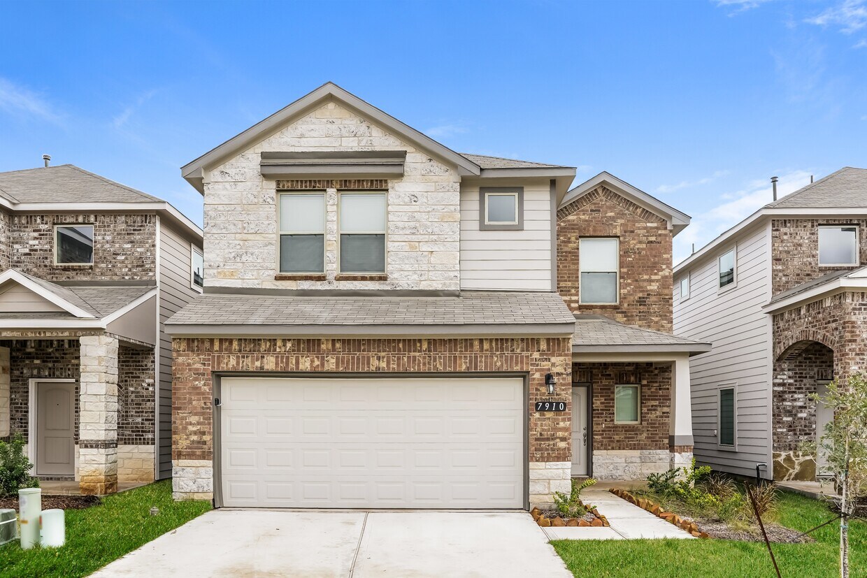 Foto principal - 7910 Fijian Cypress Dr