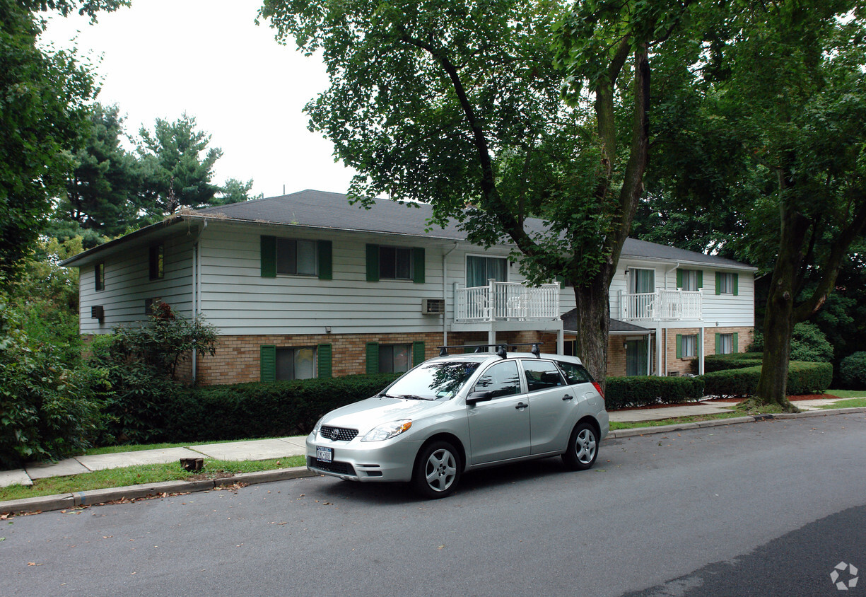 Building Photo - 2133 W Walnut St