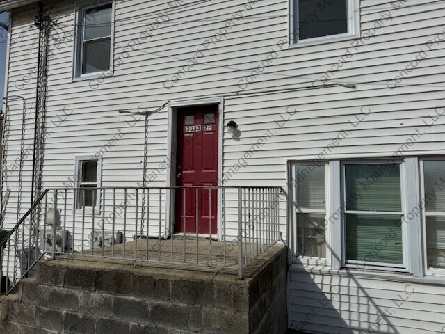 Foto del edificio - 3033 Hamilton Ave