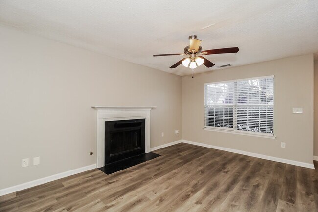 Building Photo - 427 Windstream Dr SW
