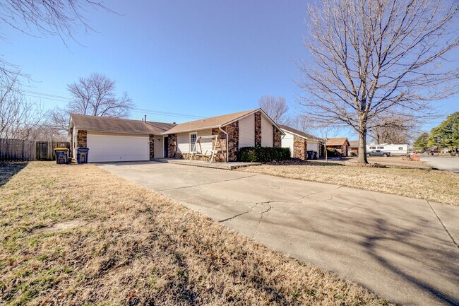 Foto del edificio - 3 Bed / 2 Bath in Glenpool!