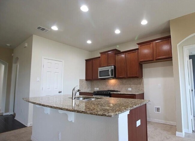 Building Photo - 3005 Angelina Ct