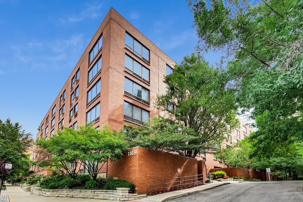 Foto principal - 1169 S Plymouth Ct
