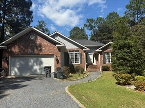 Building Photo - 995 Greenbriar Dr
