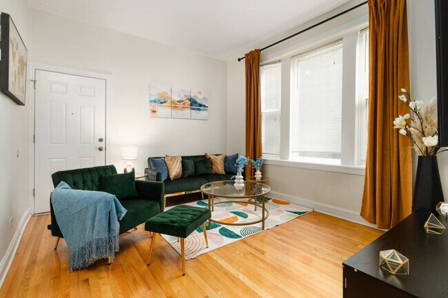 Foto del edificio - 2724 W Division St