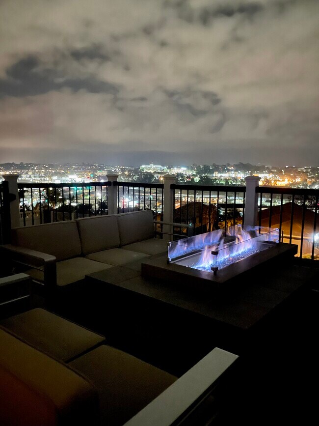 Foto del edificio - 28152 Belmont Dr