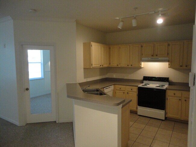 Building Photo - Beautiful 2BD/2BA Visconti Townhome with 2...