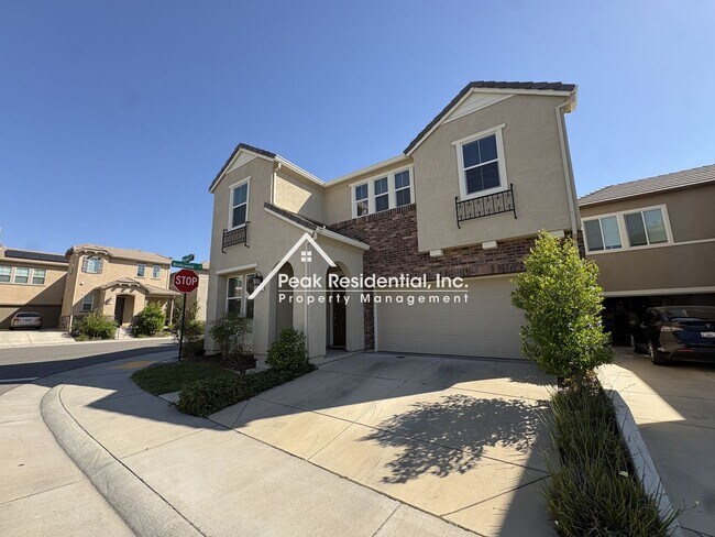 Foto del edificio - Beautiful 4 bedroom 3 bathroom home is located in Rocklin!