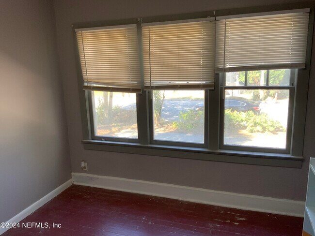 Building Photo - 1509 Twigg St