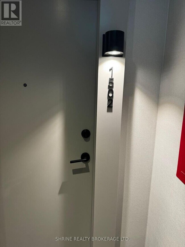 Photo du bâtiment - 8020 Derry Rd