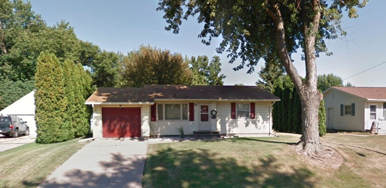 Primary Photo - Newly Renovated House For Rent