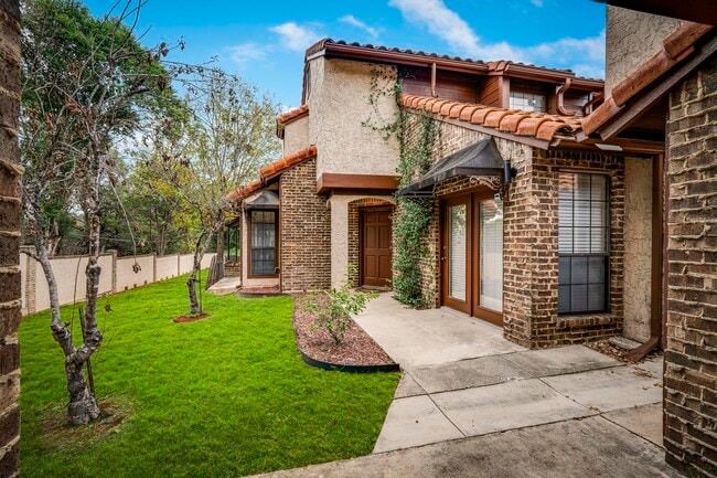 Building Photo - 102 Caleta Beach