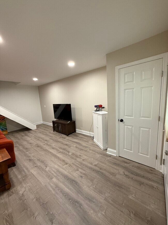 Foto del edificio - 12 Falcon Ln W