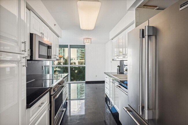 Foto del edificio - 16500 Collins Ave