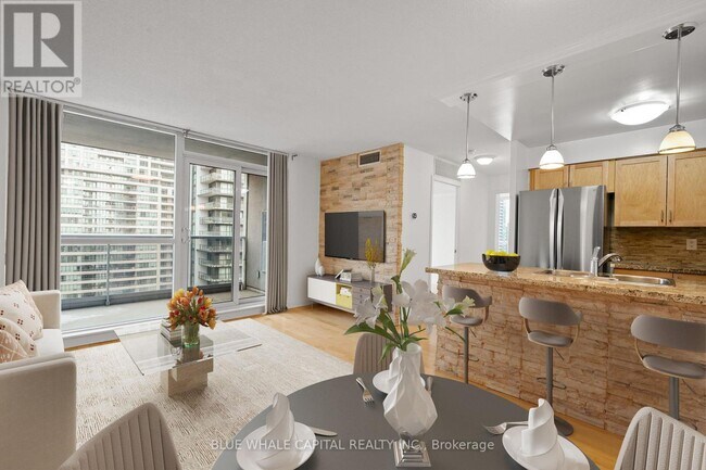 Building Photo - 4968 Yonge St