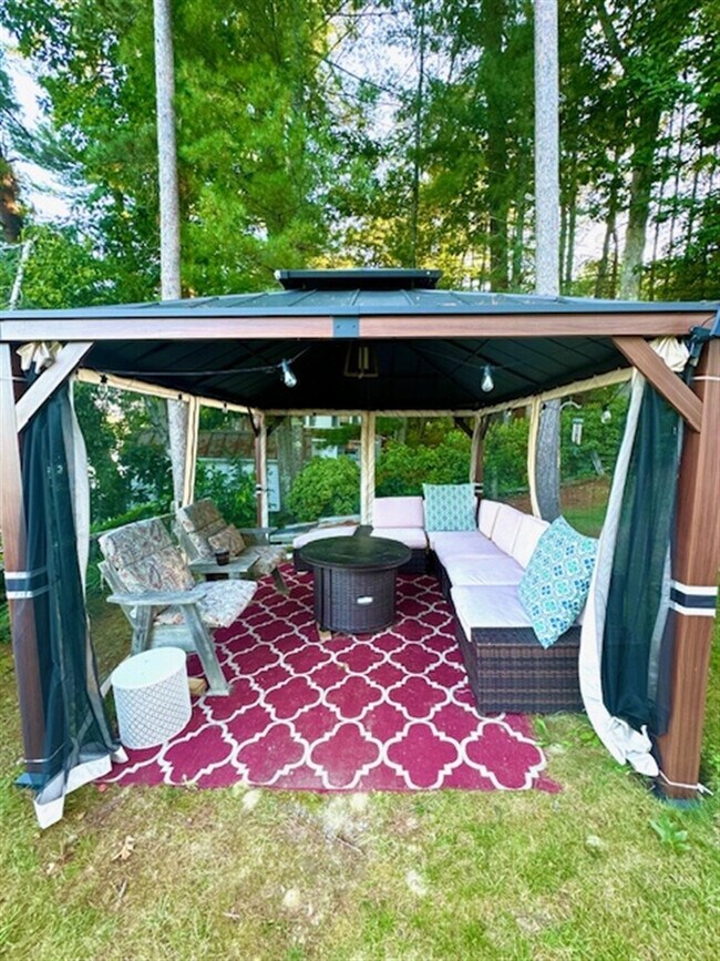 Foto del edificio - 100 Woods Grove Ln