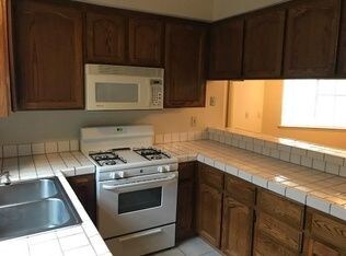 Building Photo - welcoming 3 bedroom 2 bath home