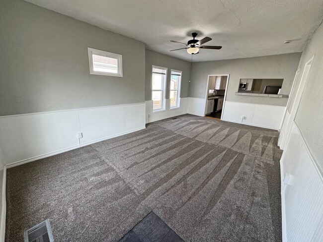 Foto del edificio - 1626 E Routt Ave