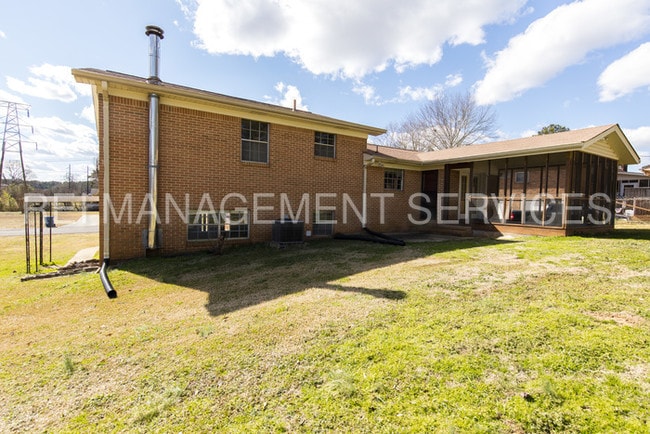 Building Photo - 640 Parsons Dr