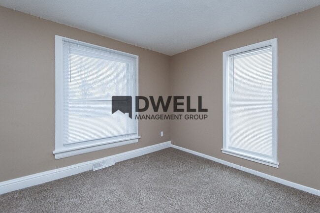 Building Photo - Remodeled 2 Bedroom Main Level Apartment