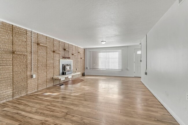 Building Photo - 13413 Minuteman Dr