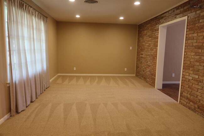 Foto del edificio - 1544 Sweetbriar Dr