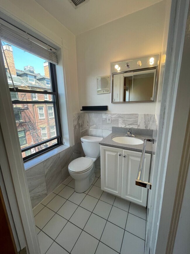 Building Photo - 3bed/1.5 bath in Brookline