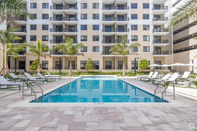 Building Photo - Bay Pointe Apartments