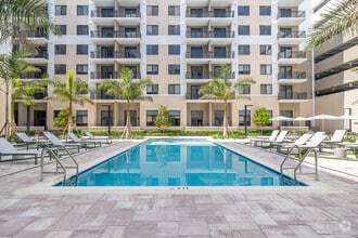 Building Photo - Bay Pointe Apartments