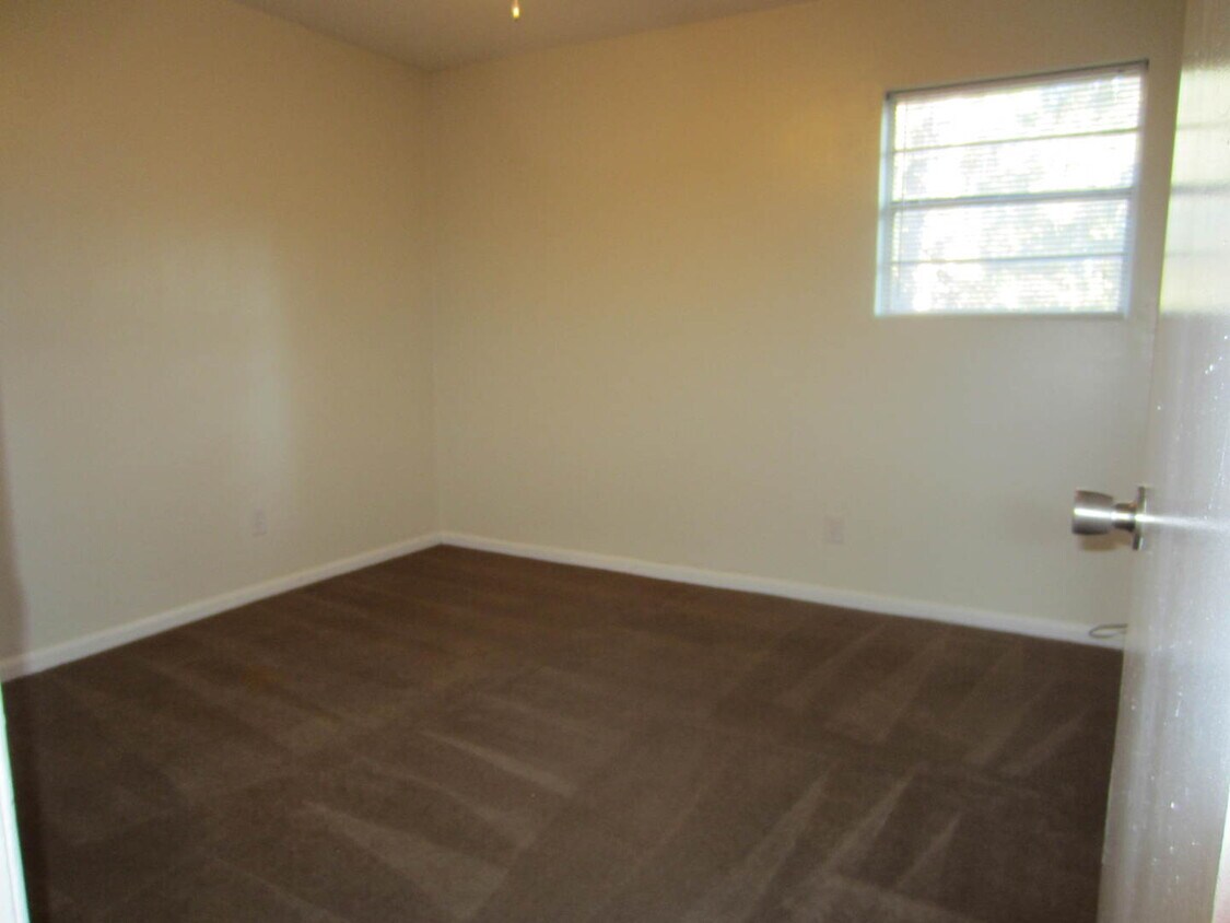 Building Photo - Lankford Place - 2BD/1B Duplex