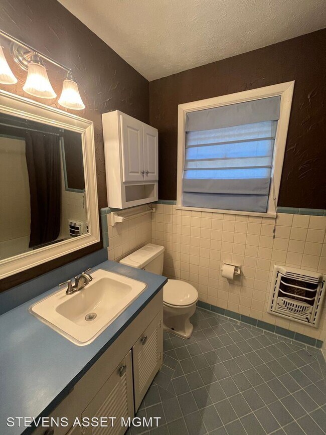 Building Photo - 3 br, 1 bath House - 141 Kayla St.