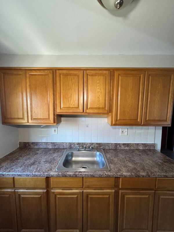 Building Photo - 344 S 6th St