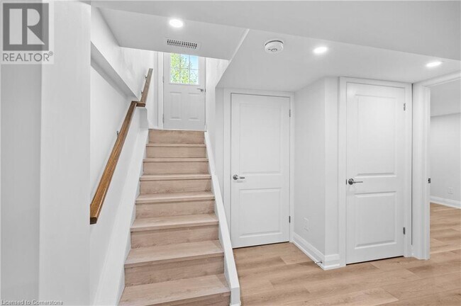 Building Photo - 723 Hager Ave