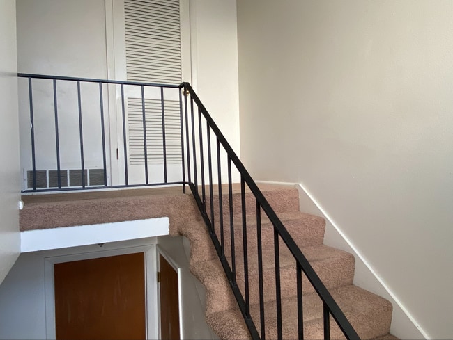 Building Photo - 261 E 200 N