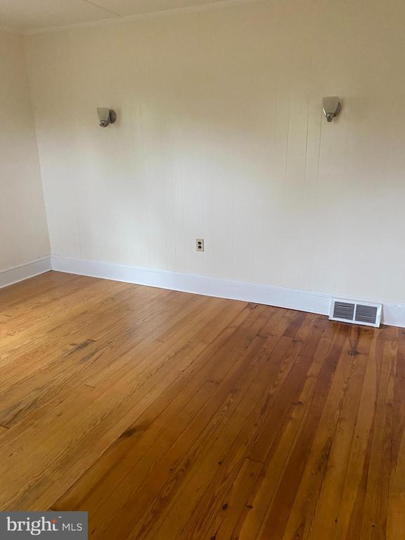 Building Photo - 241 Edward Ln