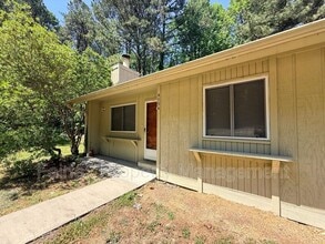 Building Photo - 475 Cedar Lake Rd