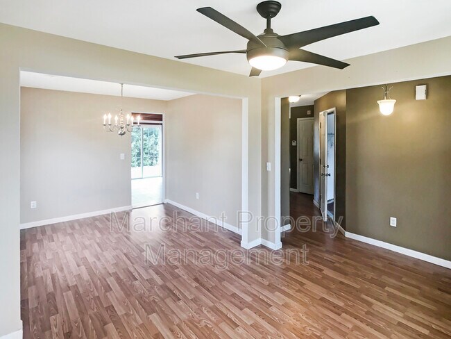 Foto del edificio - 705 Cassie Marie Ct