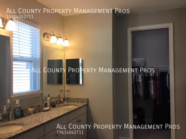 Foto del edificio - 866 Molly Cir