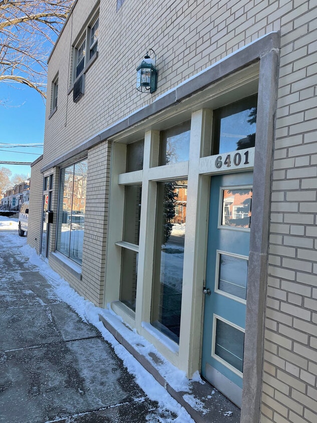 6401 N Troy St Unit 2, Chicago, IL 60645 Condo for Rent in Chicago
