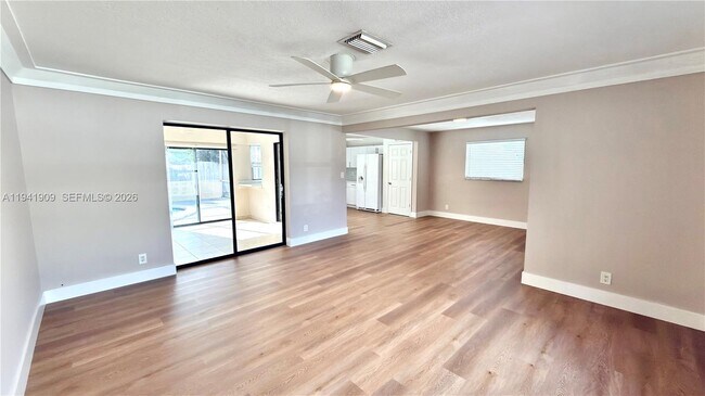 Foto del edificio - 6586 NW 4th St