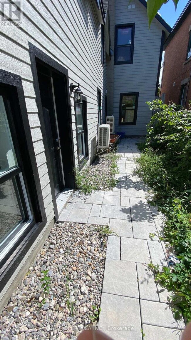 Photo du bâtiment - 395 Gladstone Ave