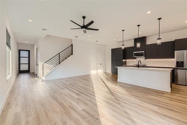 Building Photo - 590 Old Ml Rd