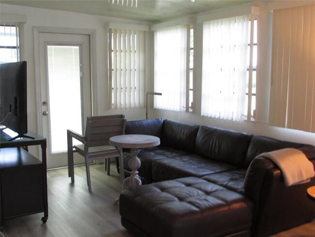 Foto del edificio - 5249 NW 4th Terrace