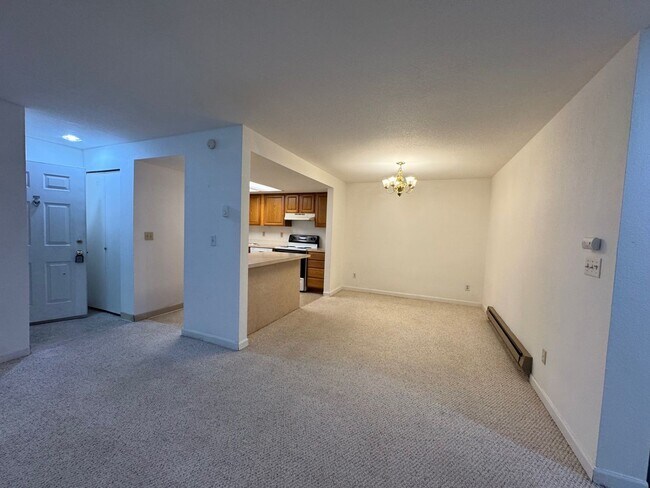 Building Photo - Cozy 2 Bed 1 Bath Condo, Wensley Court Fac...