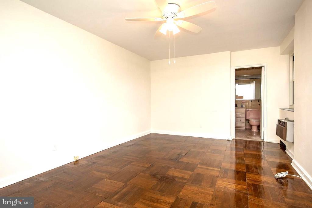 40 Old Lancaster Rd Unit 407, Merion Station, PA 19066 Room for Rent in Merion Station, PA
