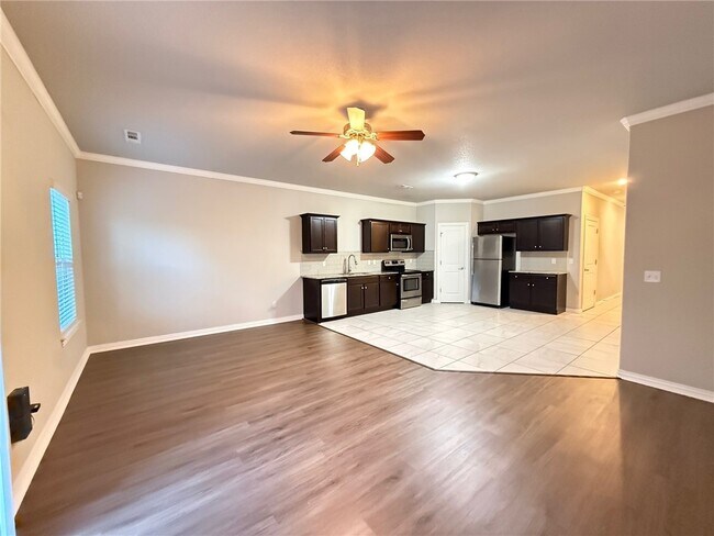 Building Photo - 2731 W Kilimanjaro Way