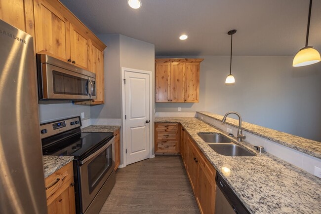 Foto del edificio - Three bedroom townhouse in Orchards.  - Built in 2016 - AC