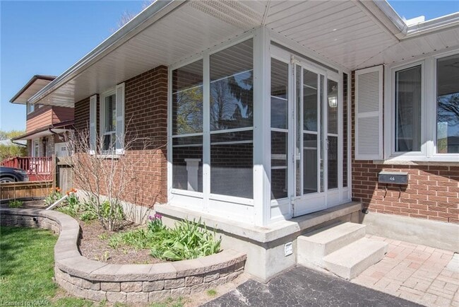 Building Photo - 46 Laurentian Dr